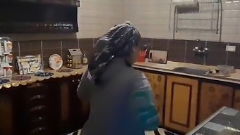 African American Milf Sharmota Gets Down And Dirty In Homemade Video