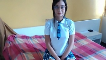 I Secretly Record My Cousin Schoolgirl And Ends Up Doing Oral Sex