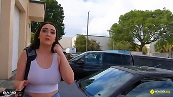 Big Natural Tits Teen Gives Blowjob And Gets Fucked In The Car
