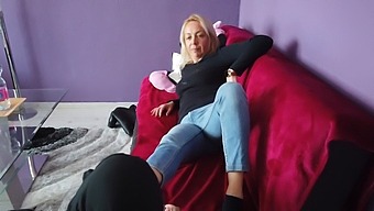 A Blonde Babe'S Initial Experience In Foot Worship