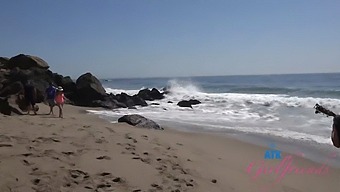 Publiczny Seks Z Blond Dziewczyną Na Plaży W Filmie Pov