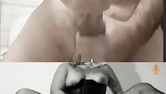 La Sexy Performer Della Webcam Puttta Si Diverte A Far Raggiungere L'Orgasmo Agli Uomini Sposati Mentre Si Masturba Davanti Alla Telecamera