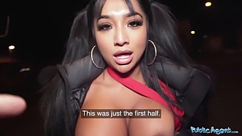 Yasmina Khan,一个拥有惊人资产的诱人亚洲女孩,被rizz的诱惑所吸引。